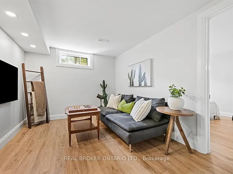 2061 Featherston Dr #2 — Photo 3