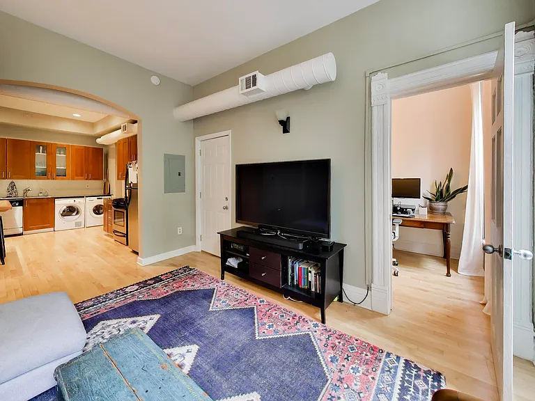 1729 W Erie St #2N — Photo 11