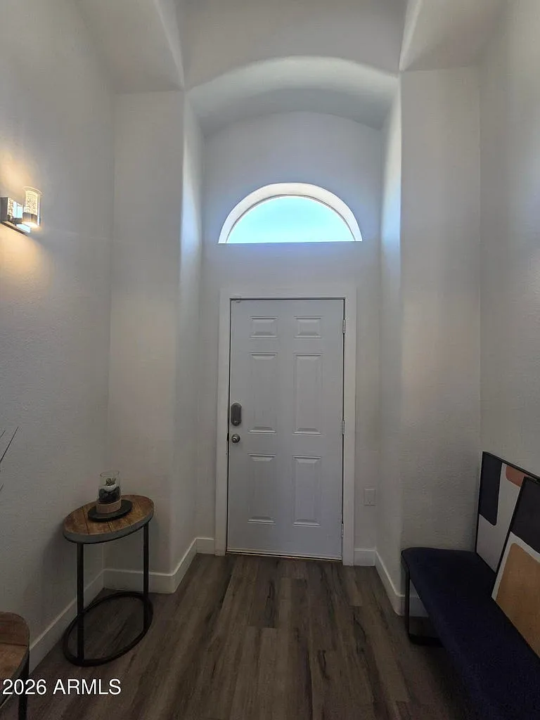 4 bed, 2309 sqft, $4,300 — Photo 2