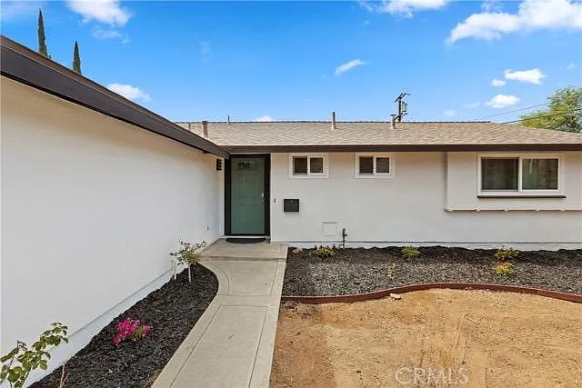 484 Glenhill Dr — Photo 2