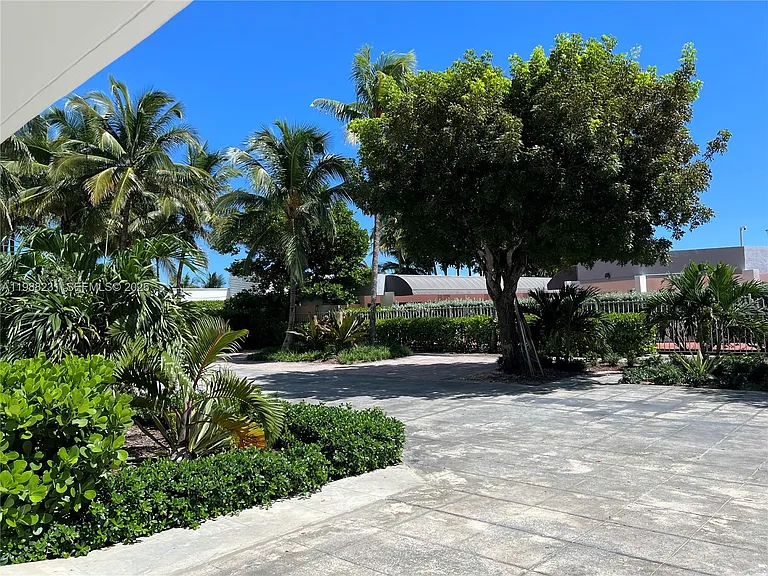 2401 Collins Ave #803 — Photo 34