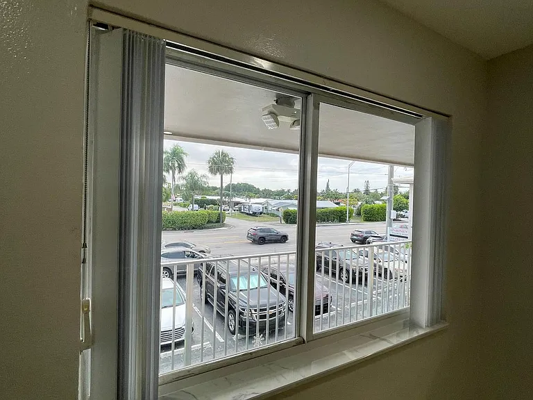 6400 NE 18th Ave #14 — Photo 9