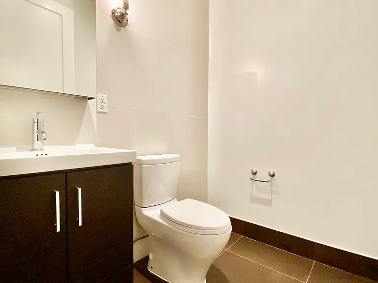 139 N 10th St #2F — Photo 4