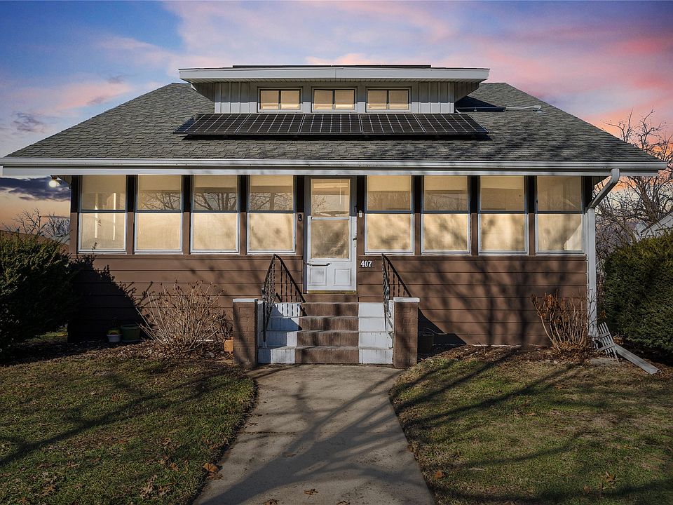 1st image of 407 2nd St SE