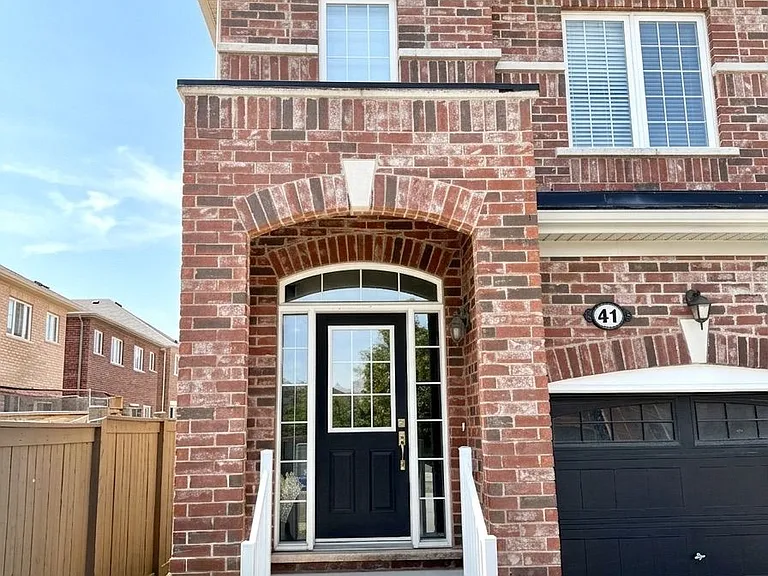 41 Crumlin Cres — Photo 4