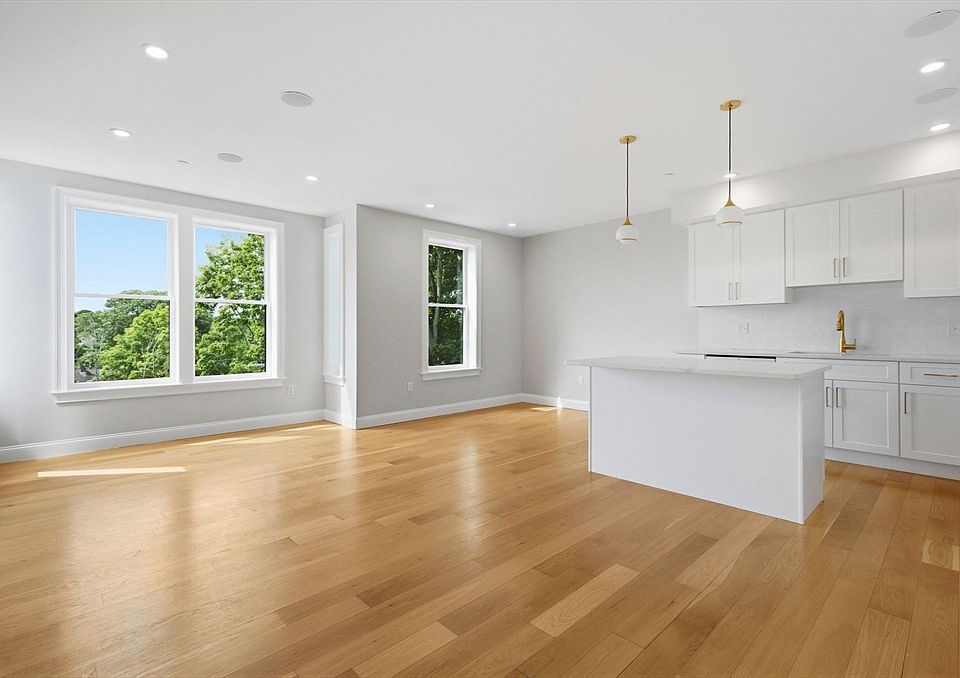 1st image of 40 Westmoreland St #8