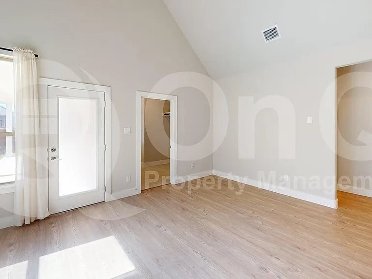 324 Palo Duro St — Photo 8