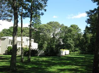 29 Midhampton Ave, Quogue, NY 11942