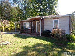 203 Hickman Ave, Hudson, NC 28638