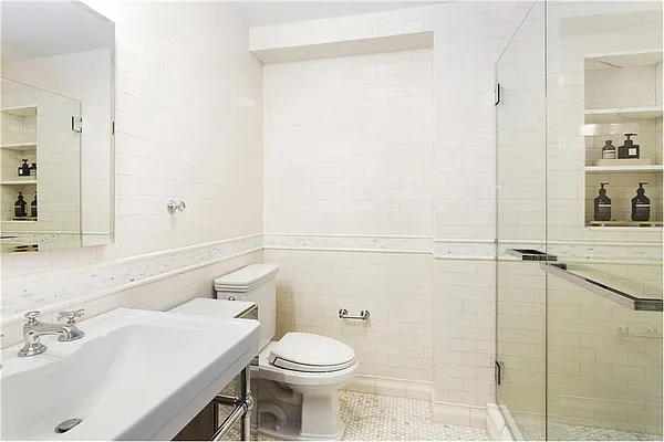 Sold by R New York | media 26