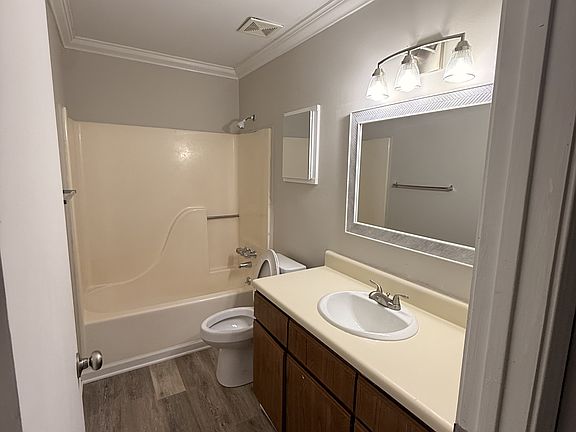 3rd image of 1522 Parkway Ct #E6