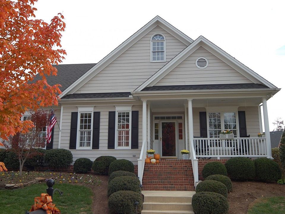 Beautiful Ranch in Golf Course Community!