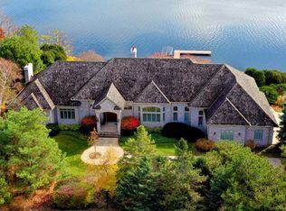 2387 Lost Dauphin Rd, De Pere, WI 54115