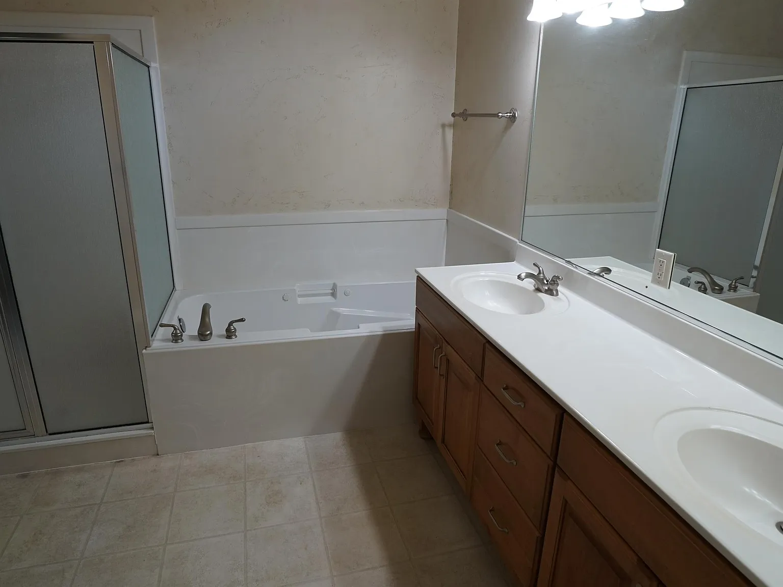 R670 - 265 N Dixie Drive #109 — Photo 3