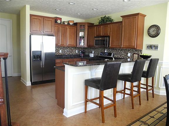 5th image of 670 Mackenzie Ct