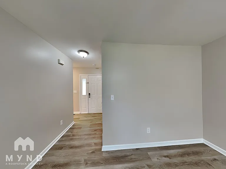 83 Woodrow Ave — Photo 3