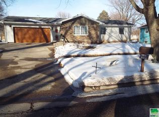1016 5th St NE, Sibley, IA 51249