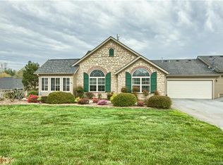 139 Summerfield Pl, Flat Rock, NC 28731