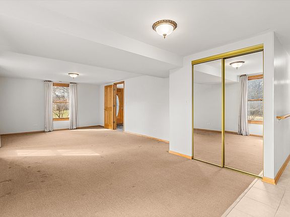 5th image of 44 Crestwood Dr