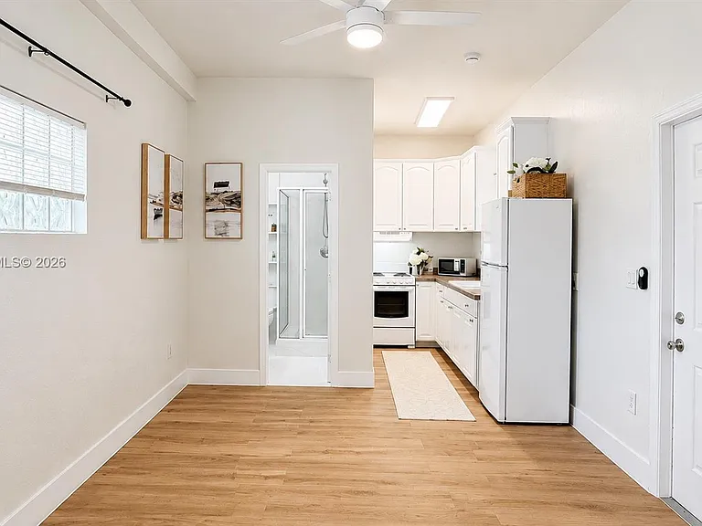 1012 NE 17th Ct #2 — Photo 1