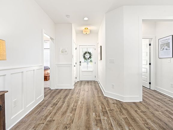 2nd image of 1091 Woodland Cir