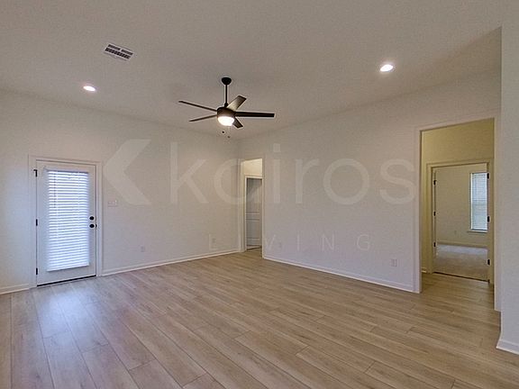 3rd image of 13967 Rosewell St