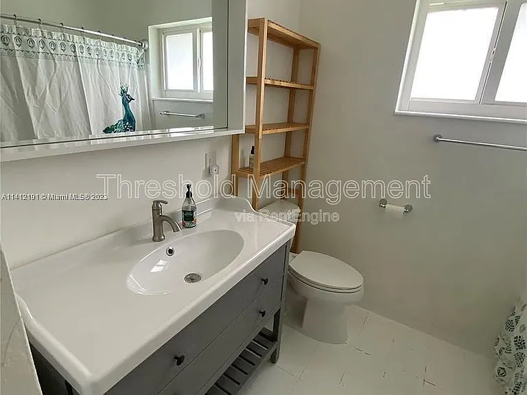 6910 SW 64th Ave — Photo 5