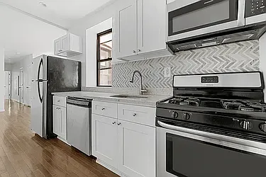 552 Gates Avenue, #A1