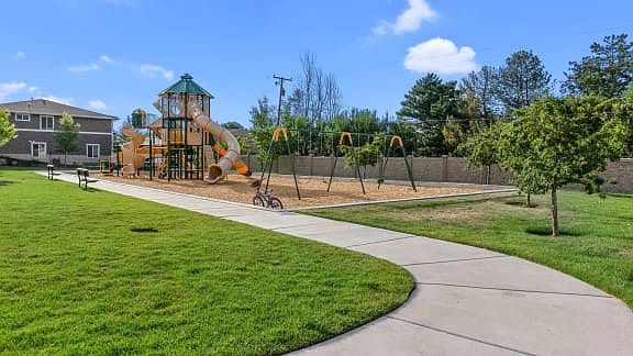4th image of 1822 W Irini Ln