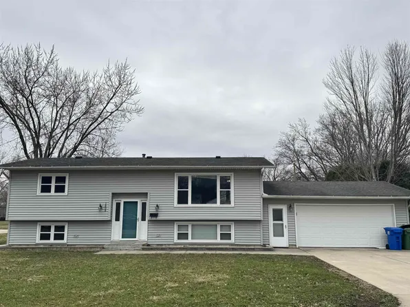 1808 Owen St, Charles City, IA 50616
