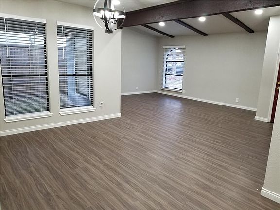 5th image of 3113 Castle Rock Ln