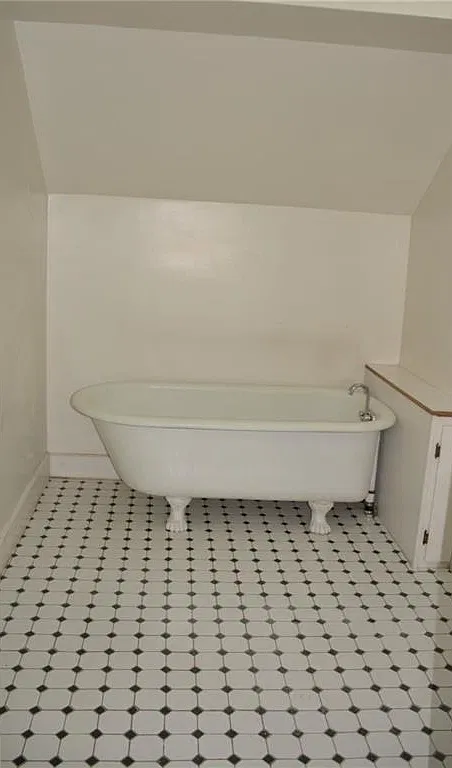5 bed, $2,900 — Photo 4