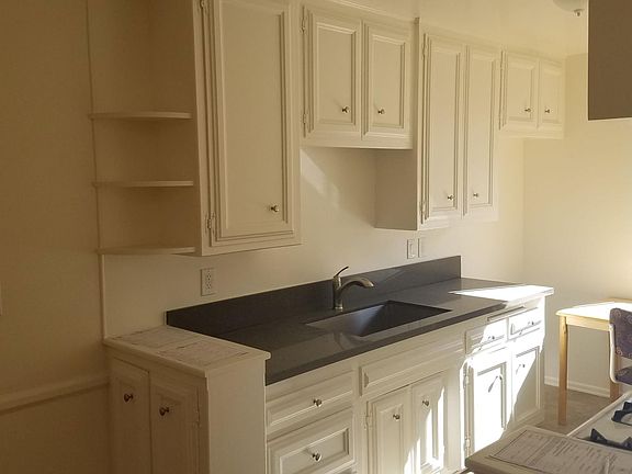 3rd image of 1438 N Fuller Ave #6
