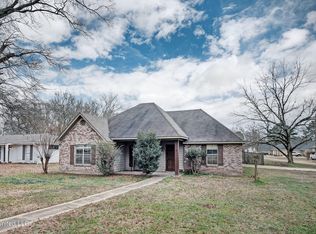 400 Heslep St, Pelahatchie, MS