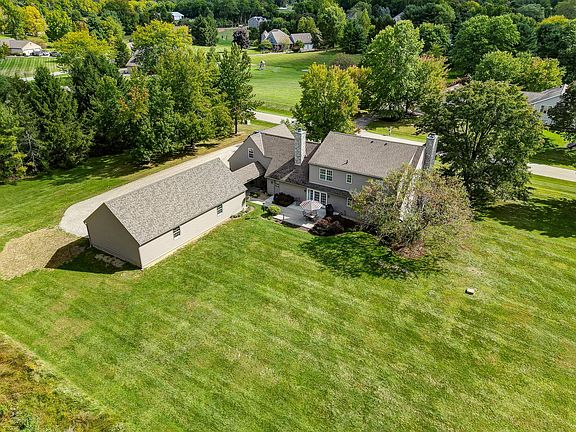 3rd image of 14 Meadow Wood Dr