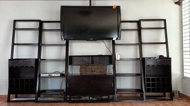3 bed, 2300 sqft, $2,600 — Photo 2