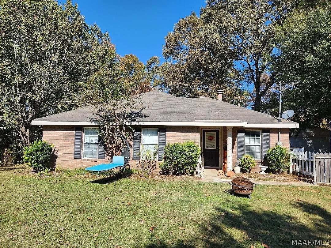 3 bed, 2.0 bath, 1249 sqft, $1,600 — Photo 1