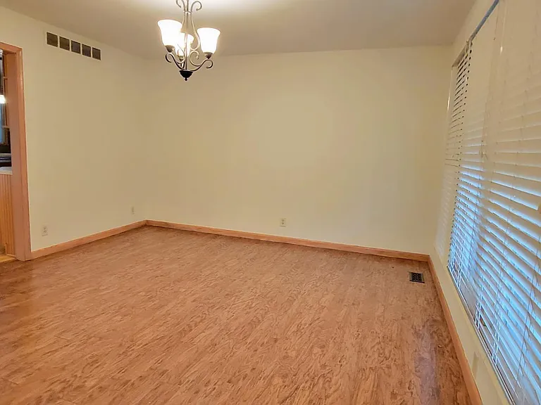 14411 W Maple St — Photo 8