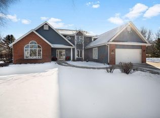 8086 S Meadowcreek Ct, Franklin, WI 53132