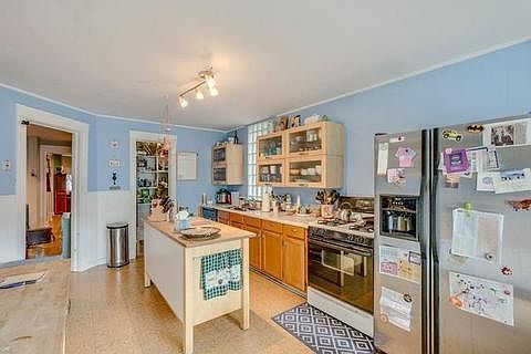 5th image of 2427 W Cullom Ave #1