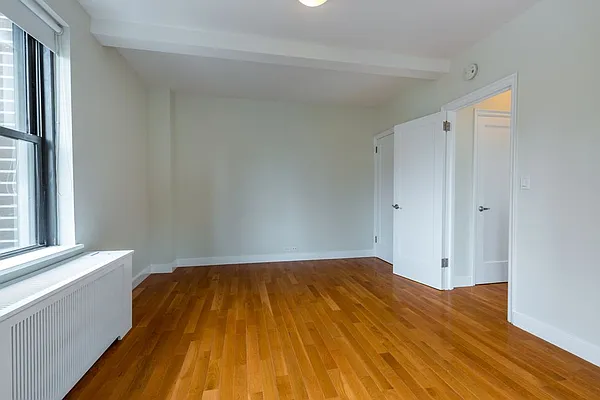 Rented by Stonehenge NYC LLC | media 13