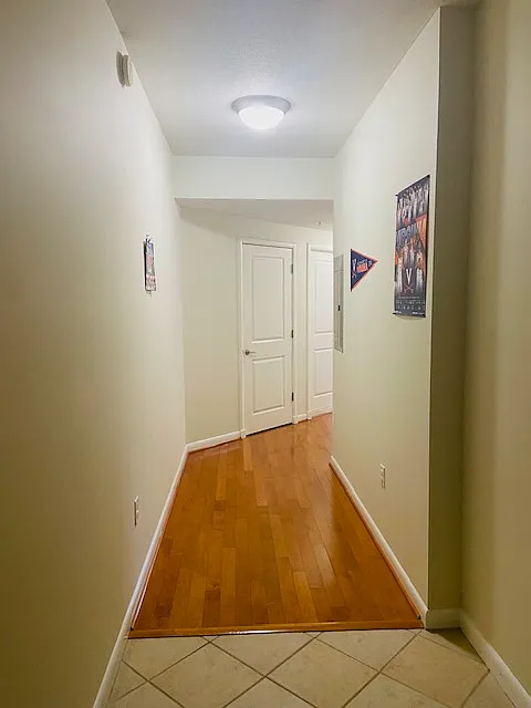Apartment Hallway - 1021 N Garfield St #424