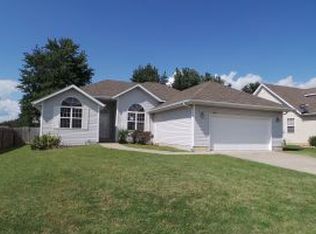 102 Kingsley Dr, Monett, MO 65708