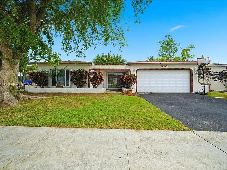 920 NW 92nd Ave — Photo 30