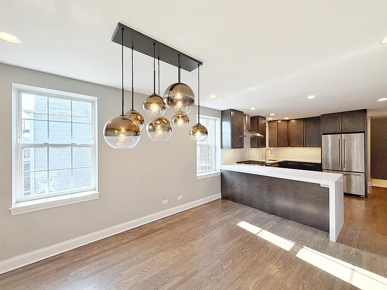 2427 W Grenshaw St #2 — Photo 2