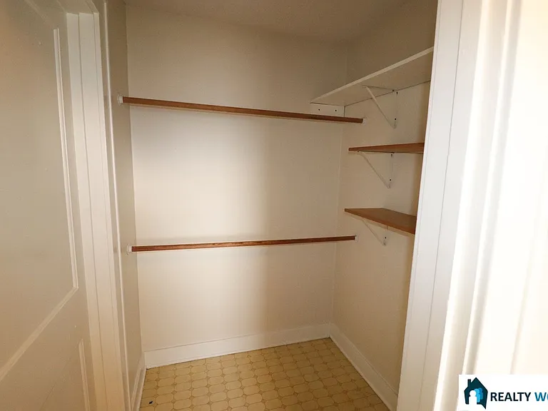 2406 J — Photo 4