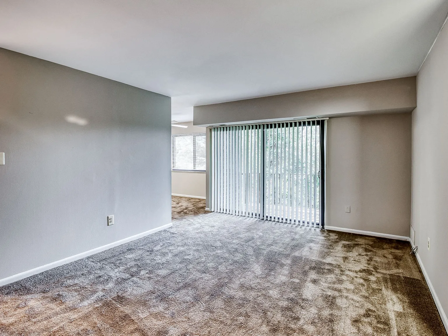 Carriage Park Apartments — Photo 4