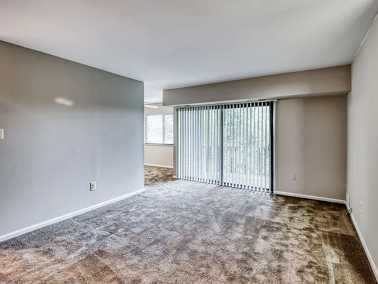 Carriage Park Apartments — Photo 4