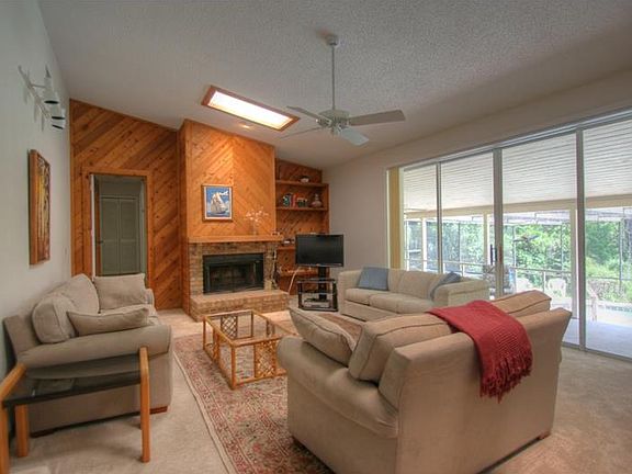 3rd image of 121 Oak Leaf Ln