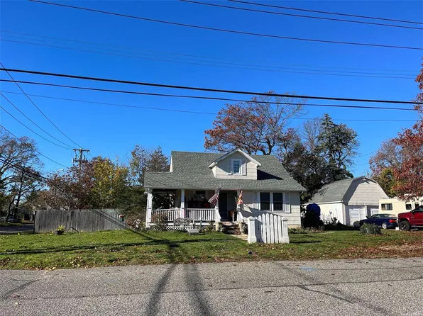204 Ferndale Blvd, Islip, NY 11751